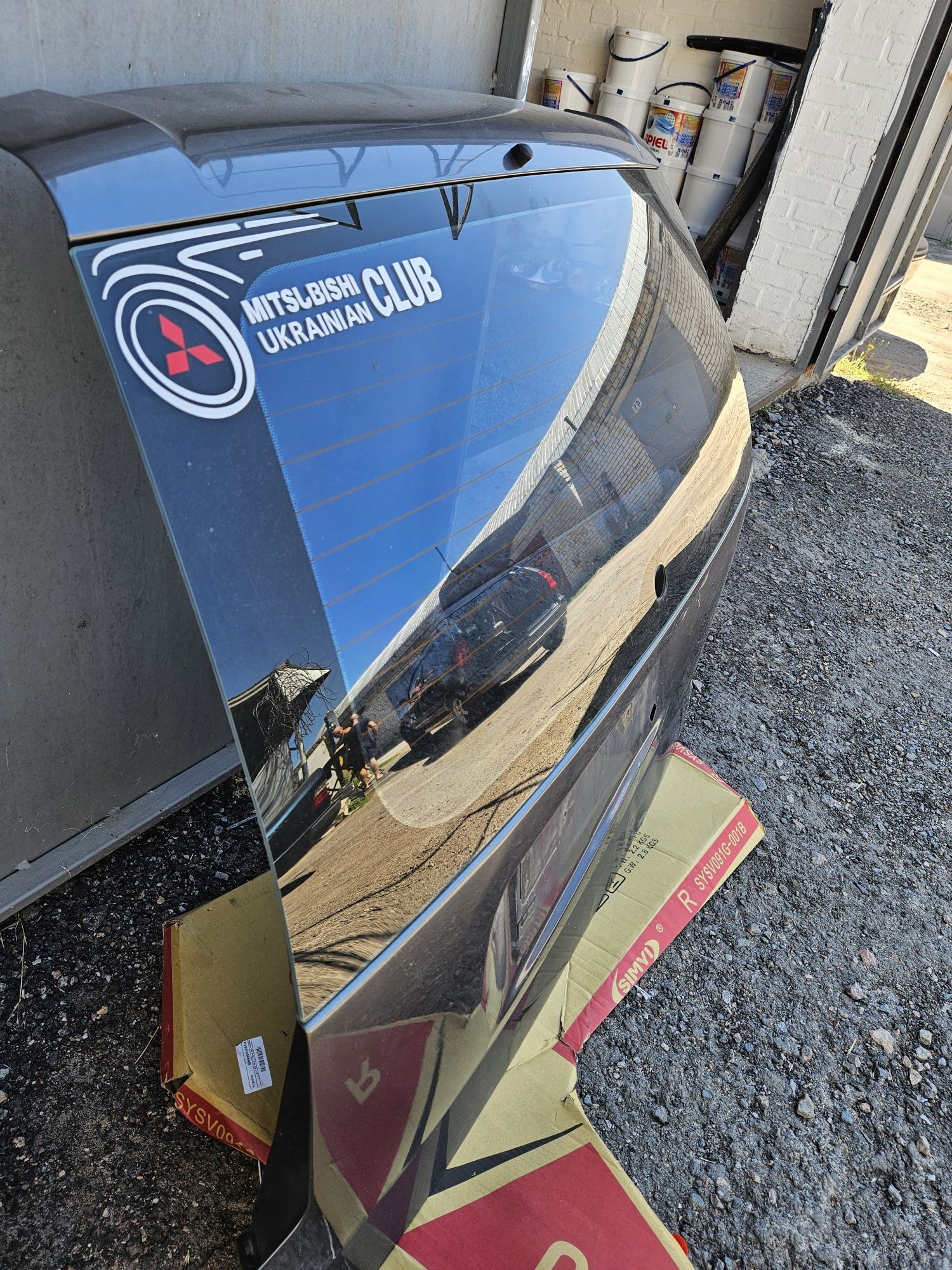 Крышка багажника Mitsubishi Space Star