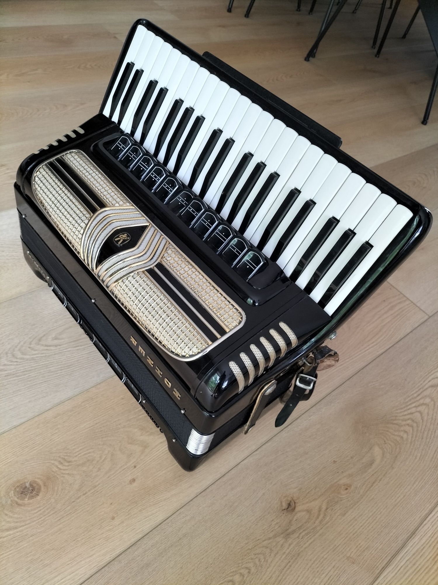 Akordeon Hohner ORGANOLA II Casotto 120 B..4chóry,GOLDEN VOICES  UNIK