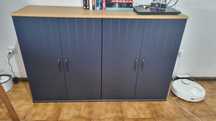 Armários IKEA SKRUVBY azul com portas