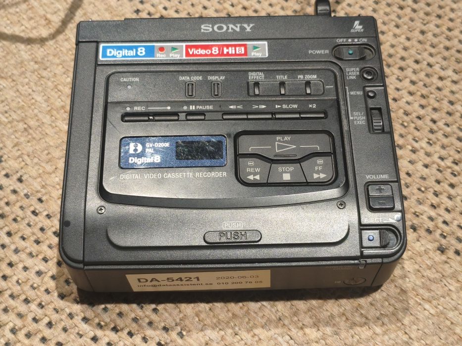 Sony GV-D200E  Digital8 Hi8 Video8 – nagrywarka odtwarzacz przenośny