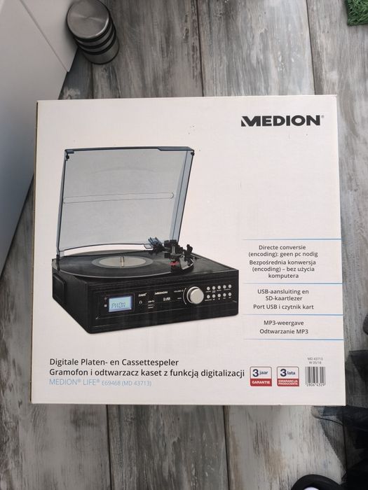Gramofon i odtwarzacz kaset z USB Medion Life MD 43713