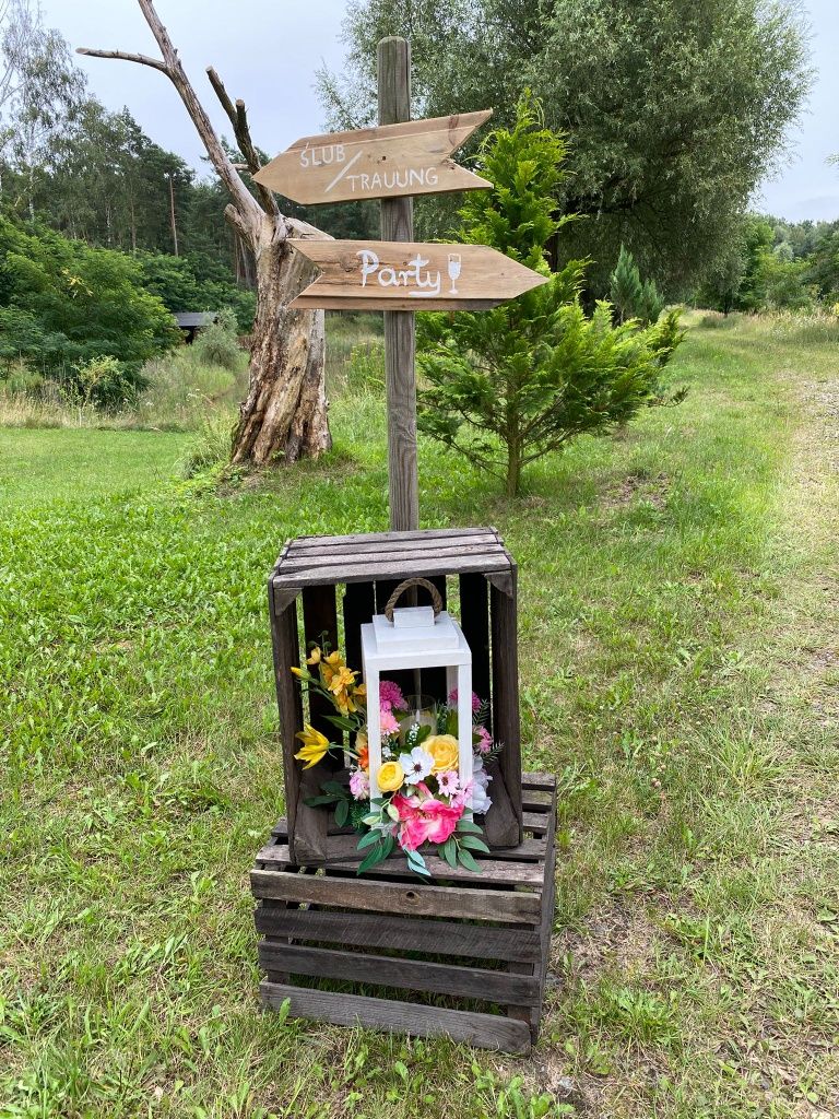 Skrzynki drewniane po owocach - dekoracja ślubna