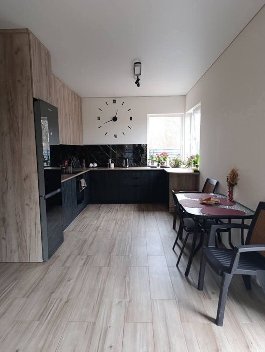 Сучасний будинок з каміном