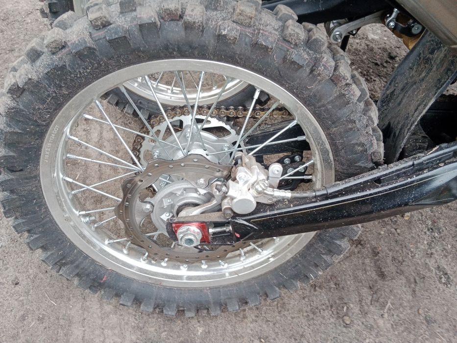 Sprzedam Crossy Asics 300 diabolini 250