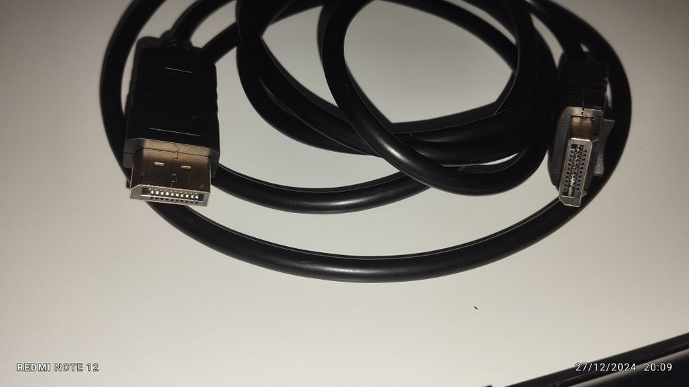 Bateria HP e um cabo para gráfica em bom estado