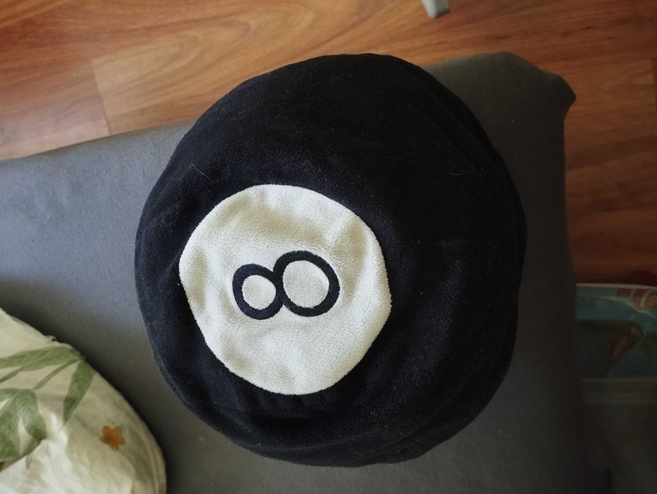 Pluszowa poduszka piłka kula bila bilard czarna 8