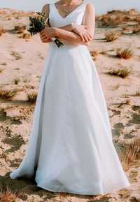 Suknia ślubna, piękna, prosta i klasyczna