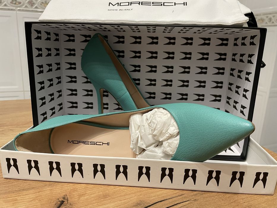 Sapato feminino estilo Luis XV, marca MORESCHI