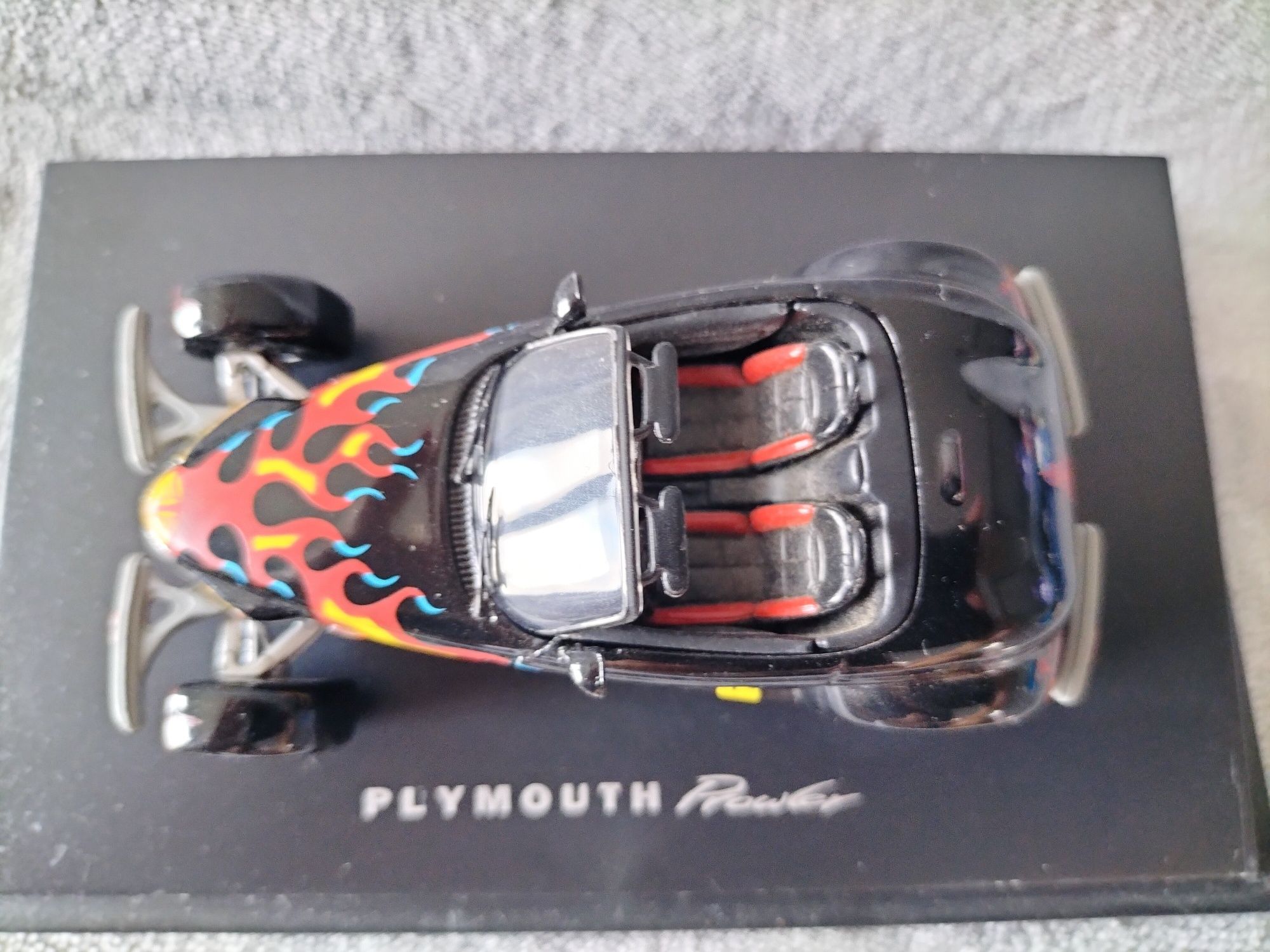 Universal Hobbies Eagle's Race Plymouth Prowler 1:43 legendę