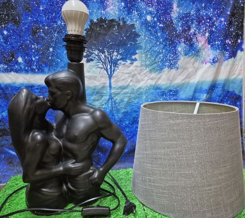 Piękna lampa porcelanowa.