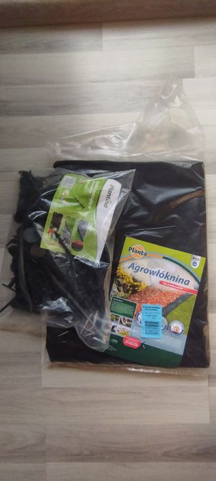 Agrowłóknina plus kołki mocujące