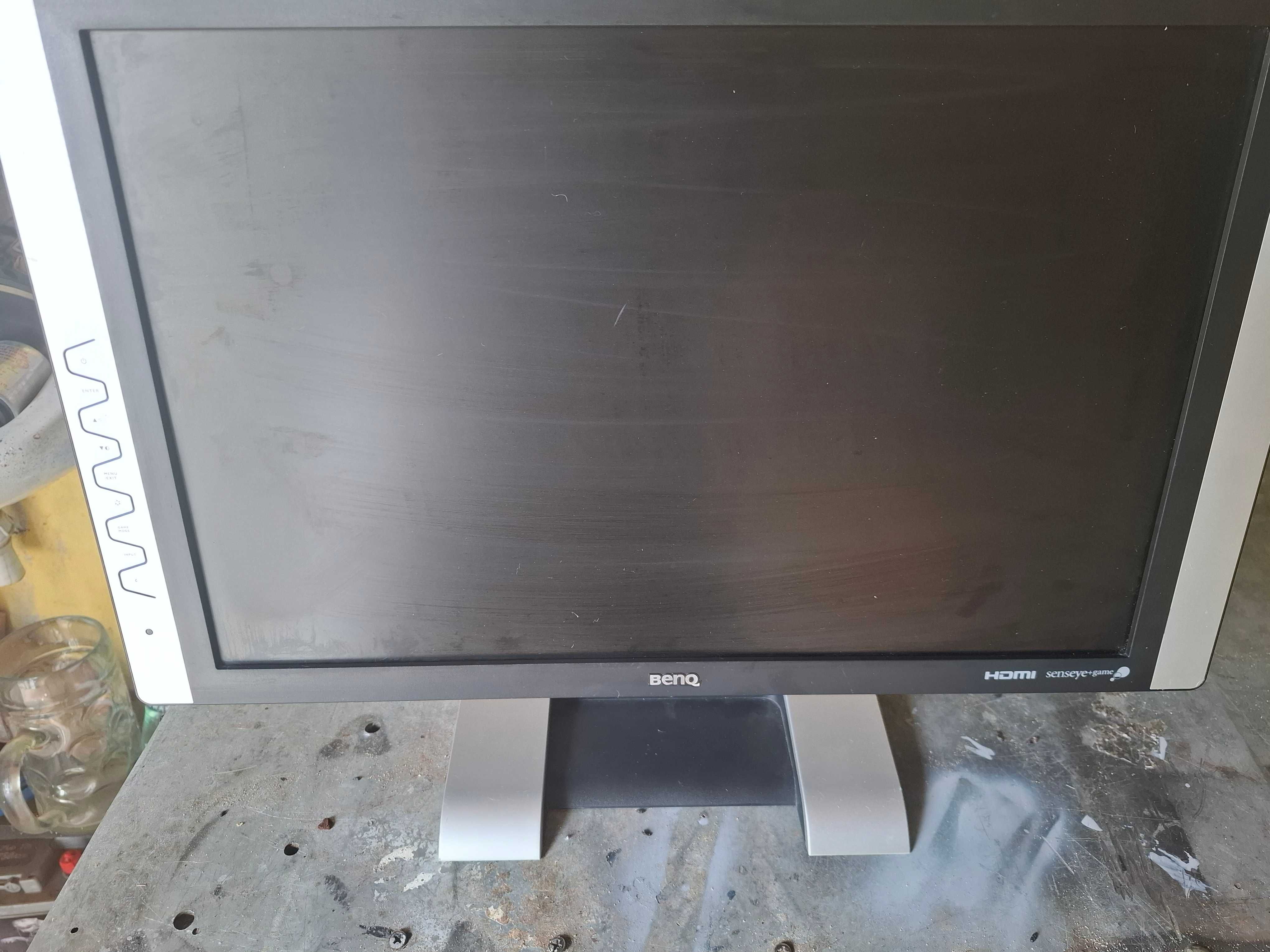 Monitor dobry stojący