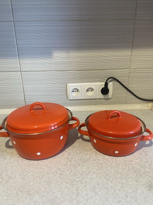 Кастрюлі емаліровані