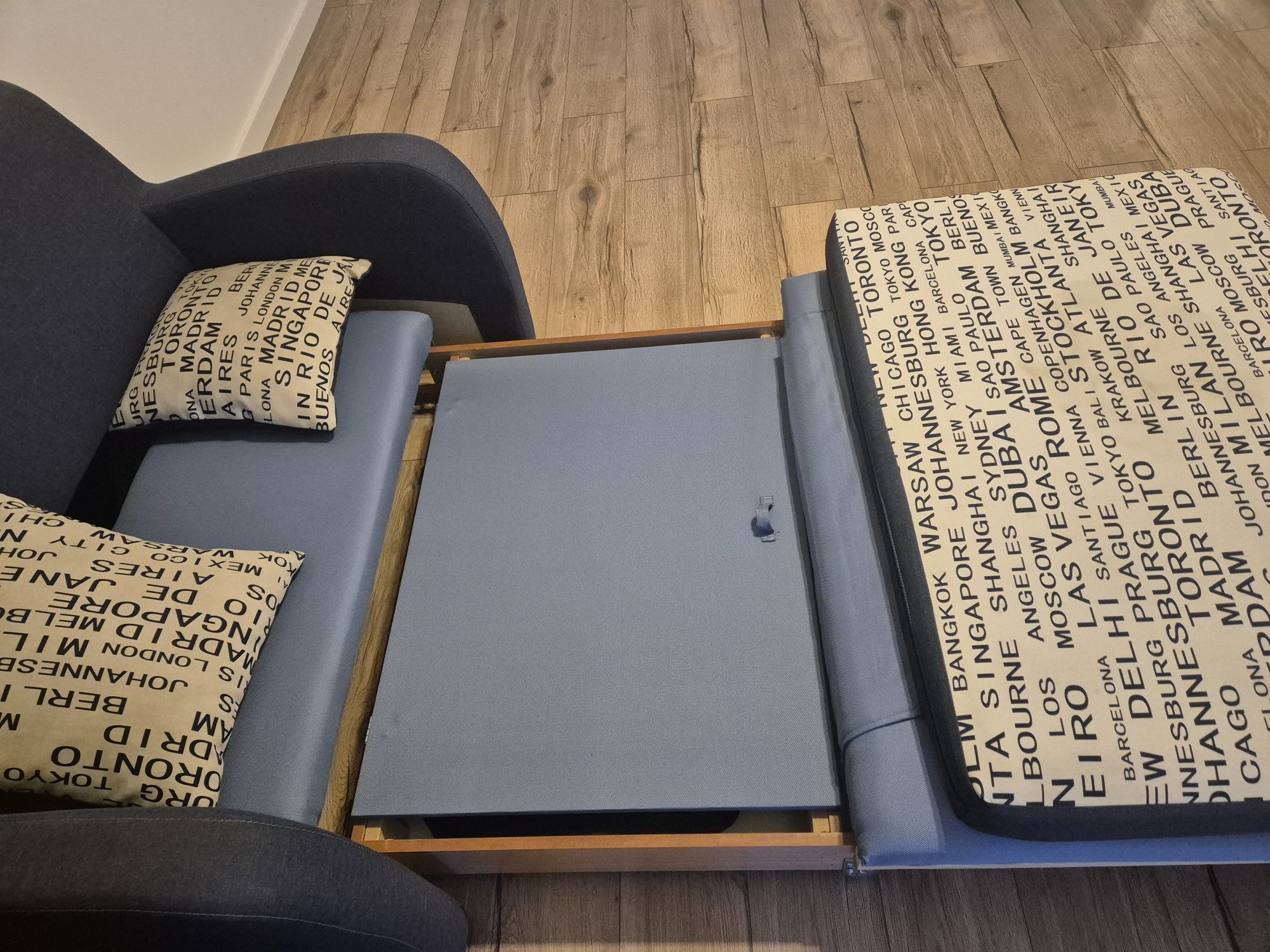 Sofa dwuosobowa rozkladana