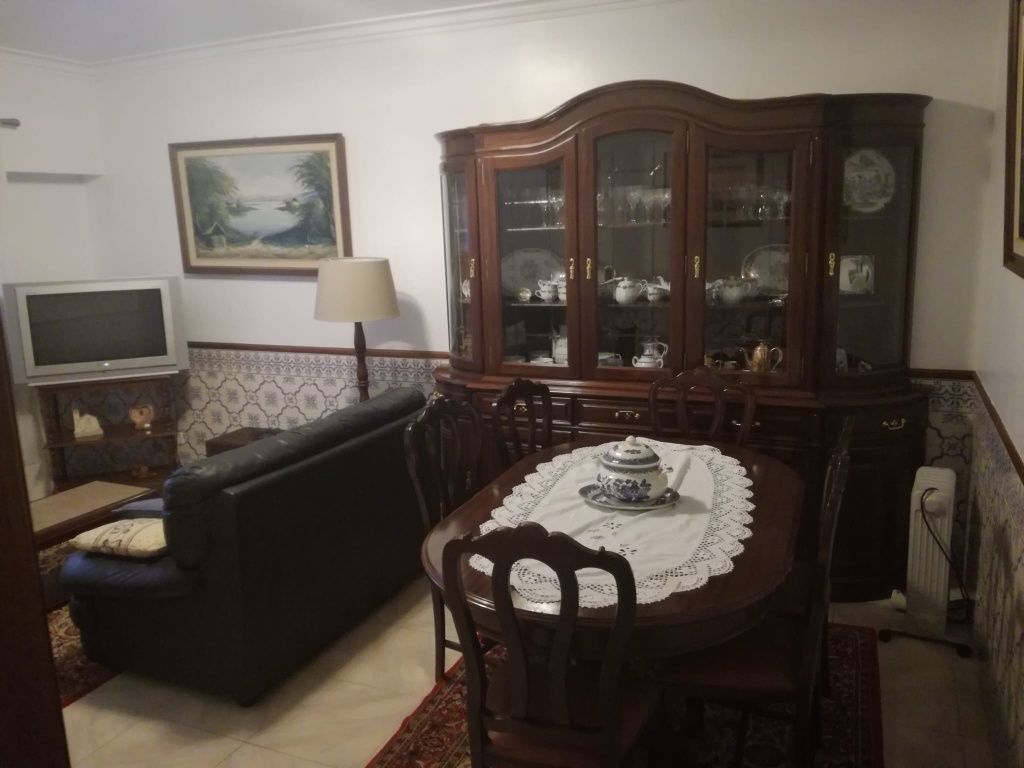 Alguga-se quarto só para senhoras