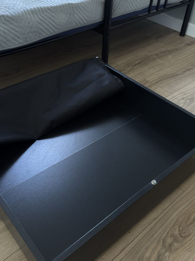 Łóżko leżanka sofa + dwa pudelka czarna metalowa Fyresdal Ikea