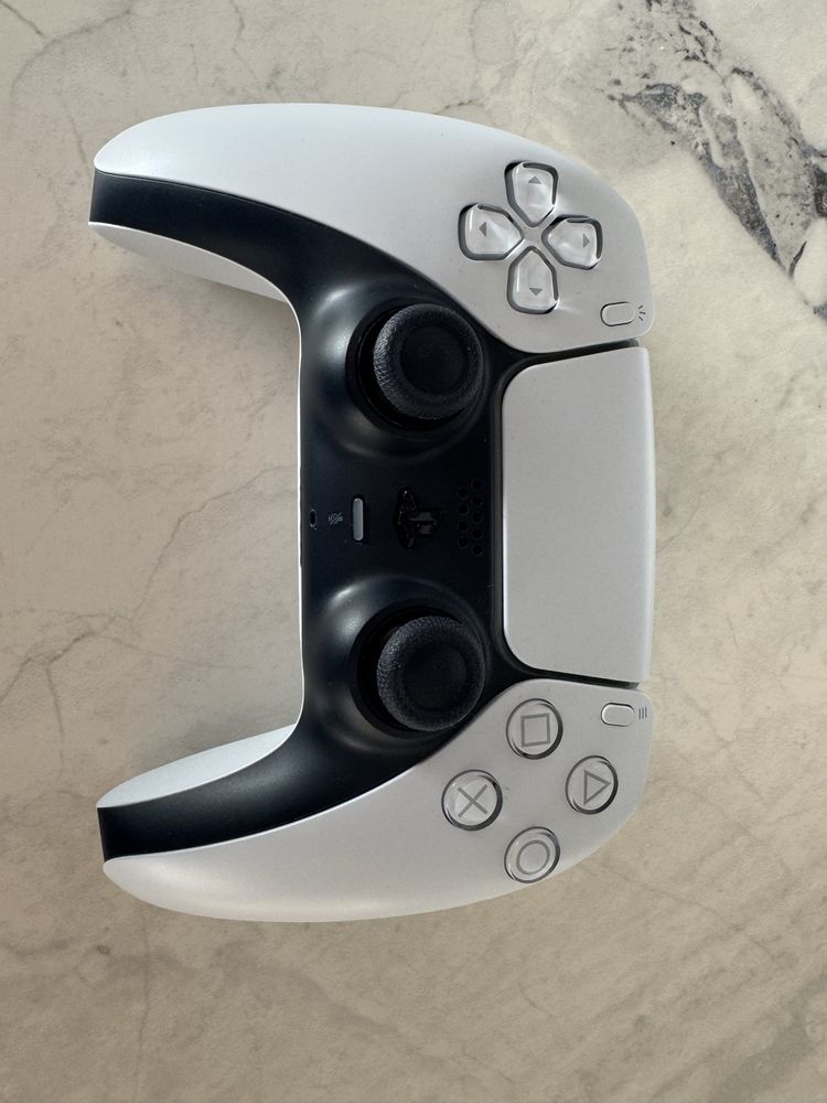 Playstation 5 Zestaw 2 padow + 4TB pamieci + ladowarka do padów