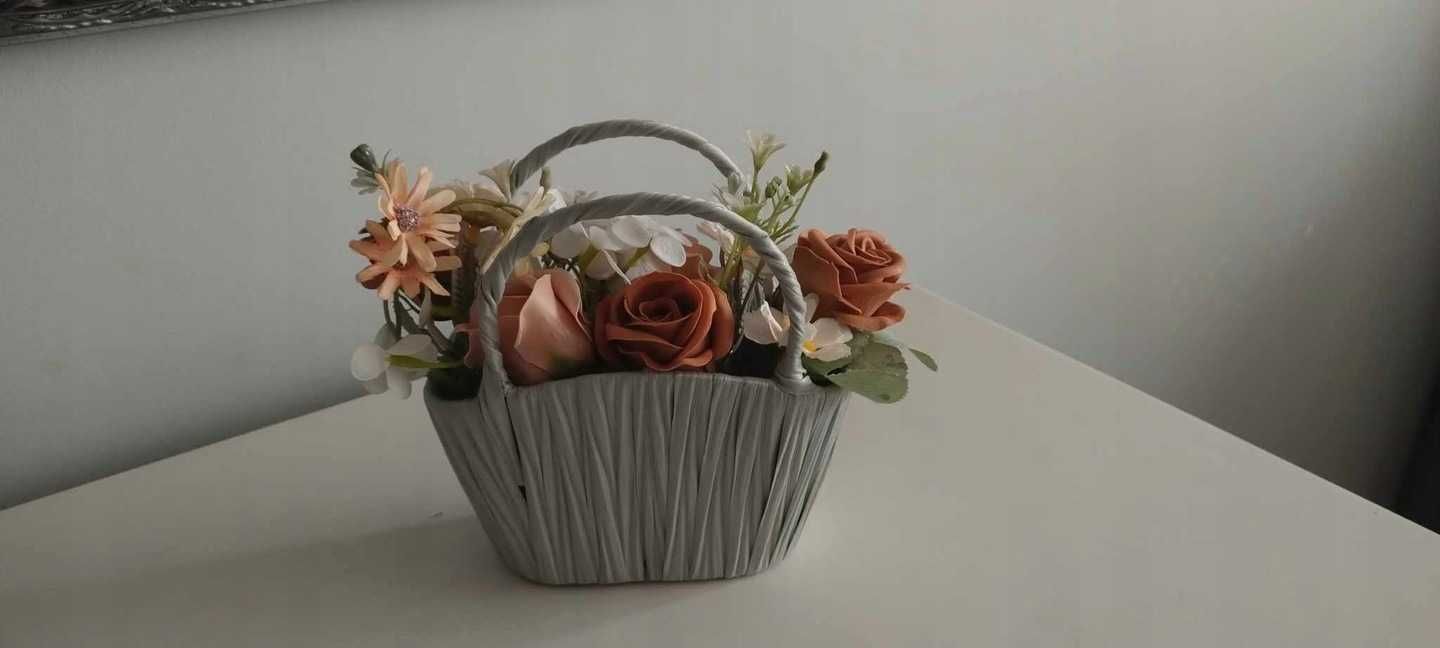 Mydlane  kwiaty bukiet w koszyku dekoracyjne