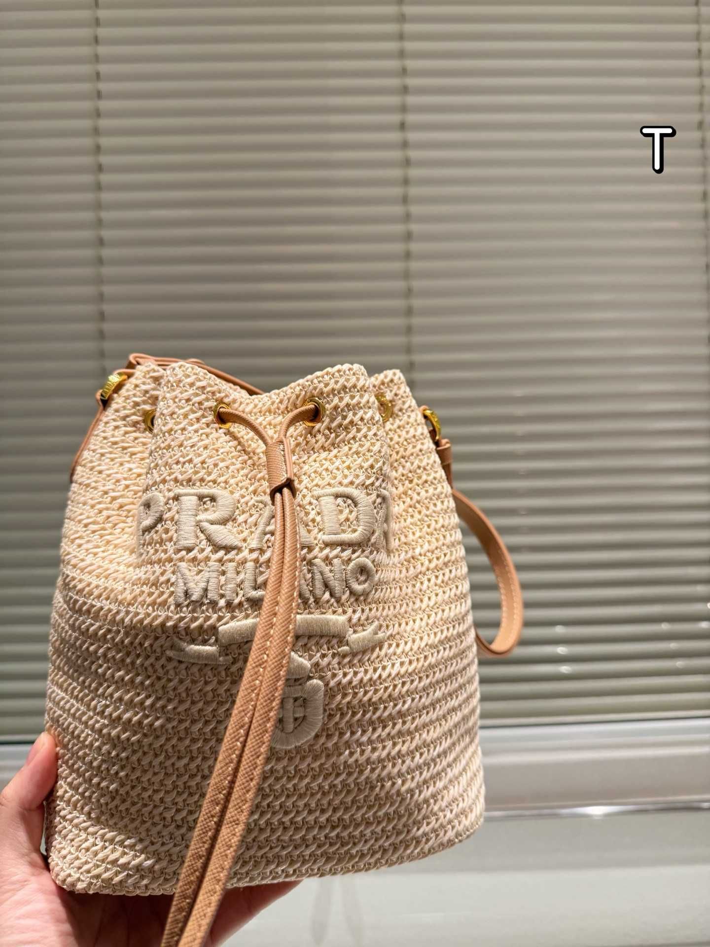 Słomiana torba crossbody