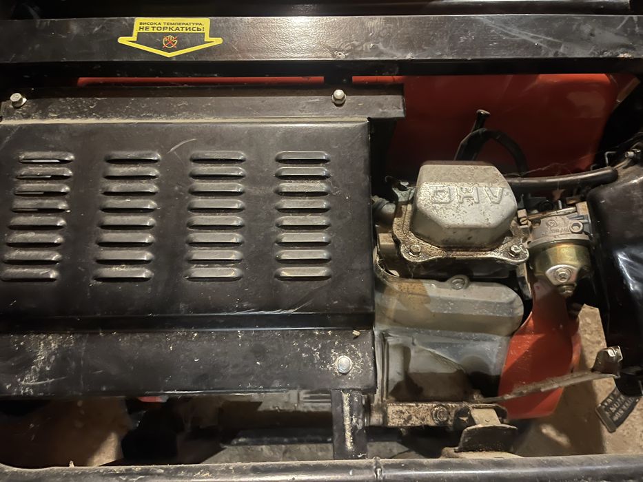 Однофазний електрогенератор на бензині