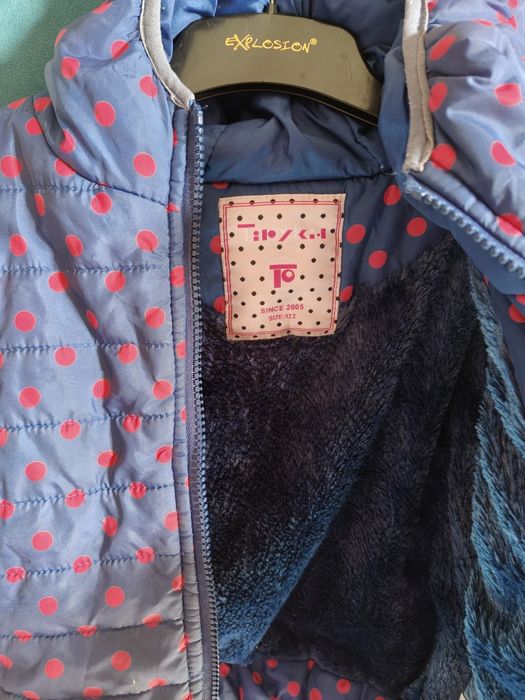 Granatowa kurtka w czerwone groszki 122