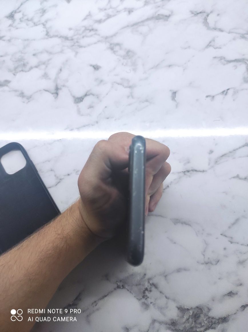 Iphone 11 на 64 gb iCloud на паролі