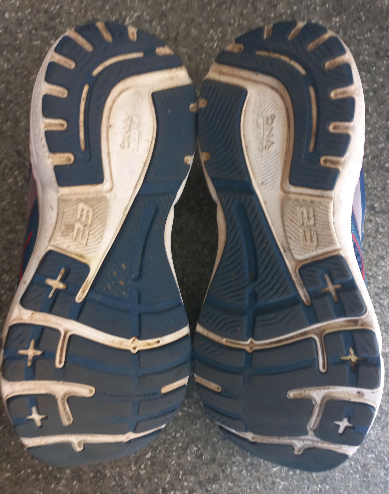Бігові кросівки Brooks Adrenaline GTS 23 розмір 40.5