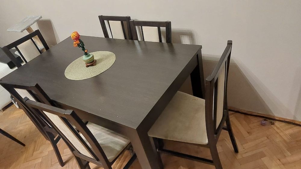 Rozkładany stół Agata Meble plus 6 krzeseł