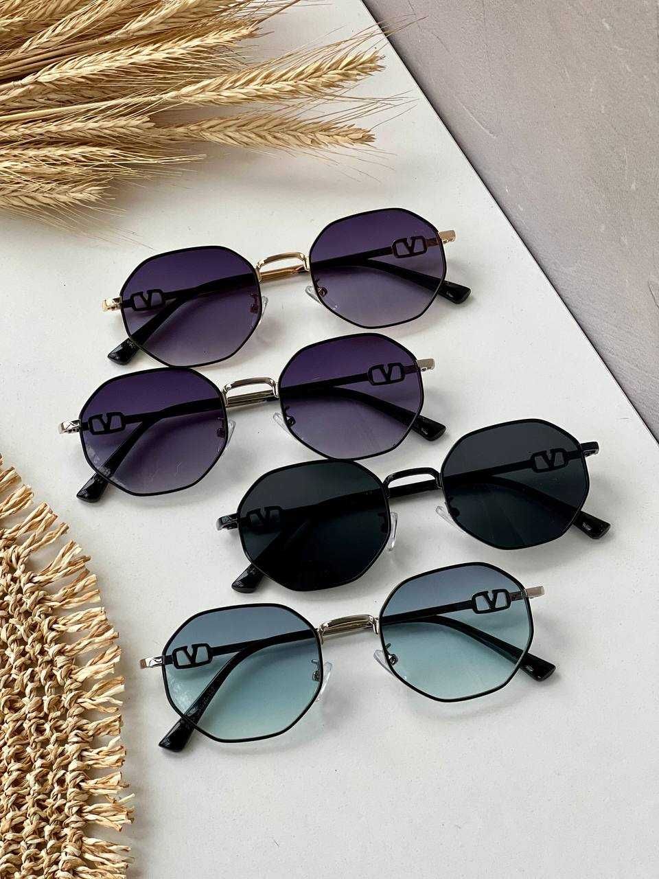 Сонцезахисні окуляри «Valentino»