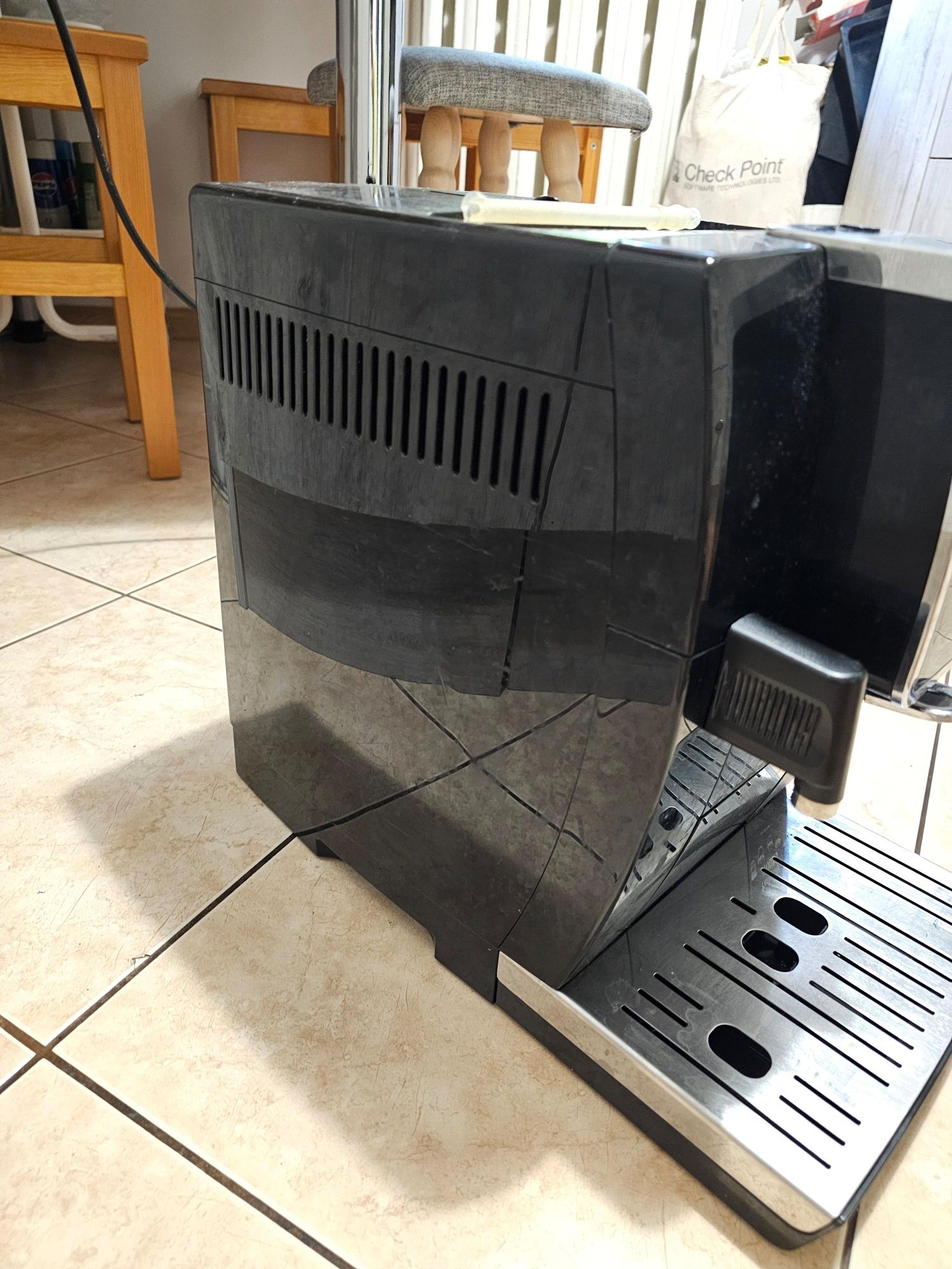 DeLonghi - ekspres Dinamica