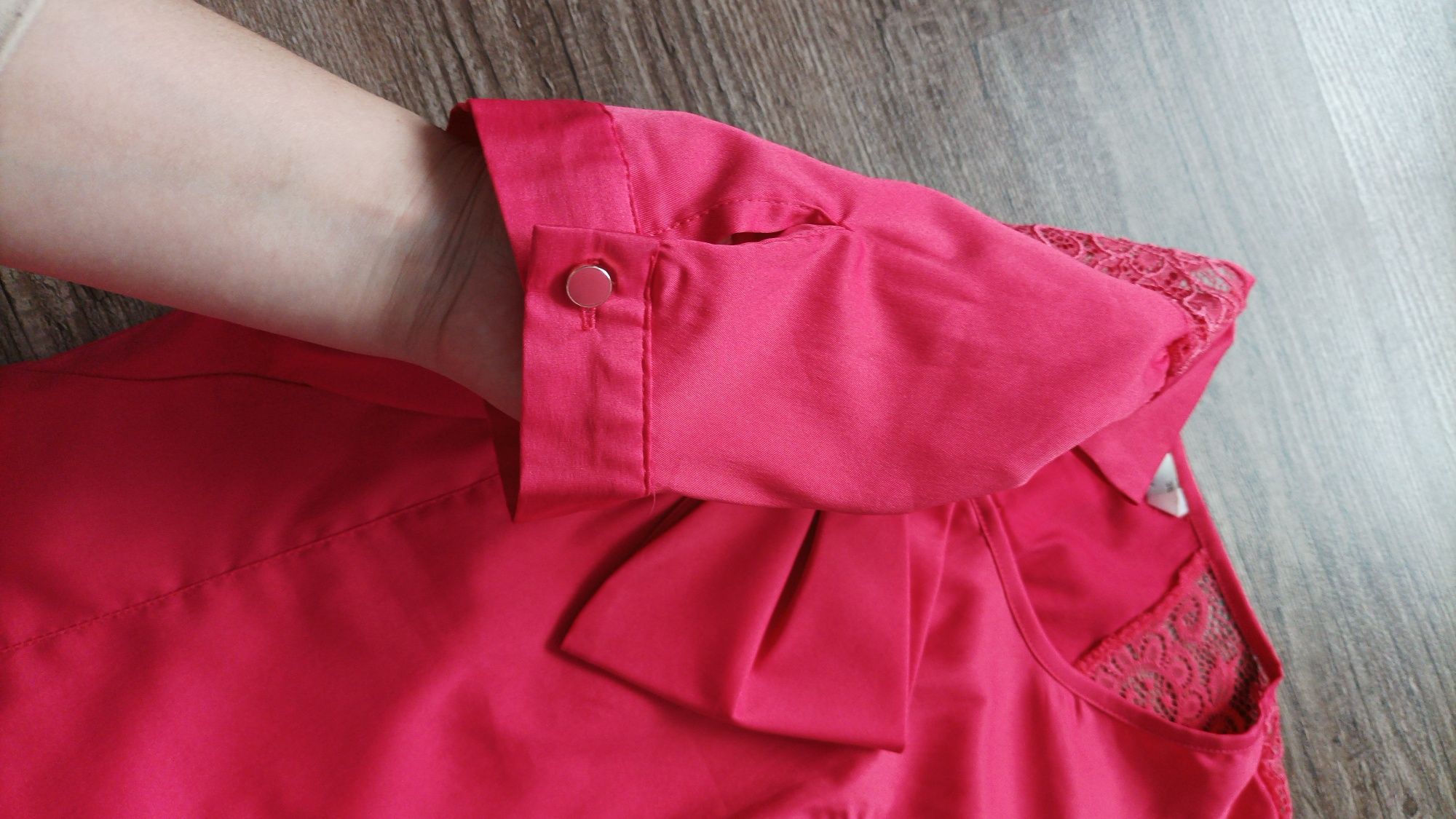 Літня блуза яскраво рожевого кольору
