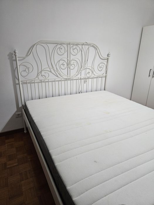 Cama Casal Branca em Ferro