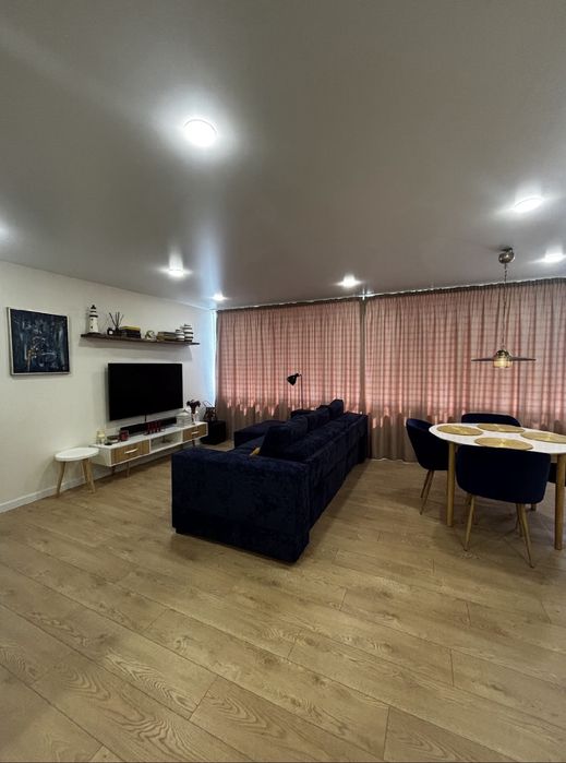 Центр міста! Сучасна трикімнатна квартира.