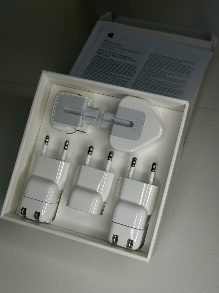 Комплект адаптерів Apple World Travel Adapter Kit
