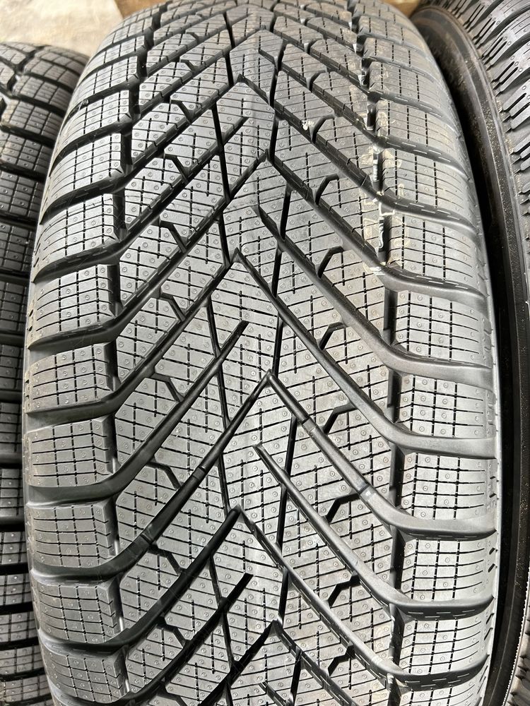 Резина зимова 215 60 r17 pirelli