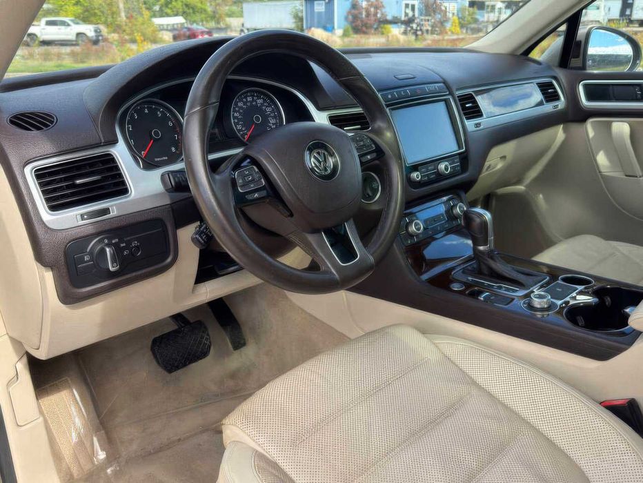 Volkswagen Touareg      2016