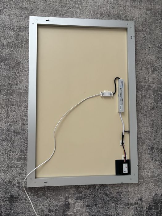 Nowe lustro LED 100x65