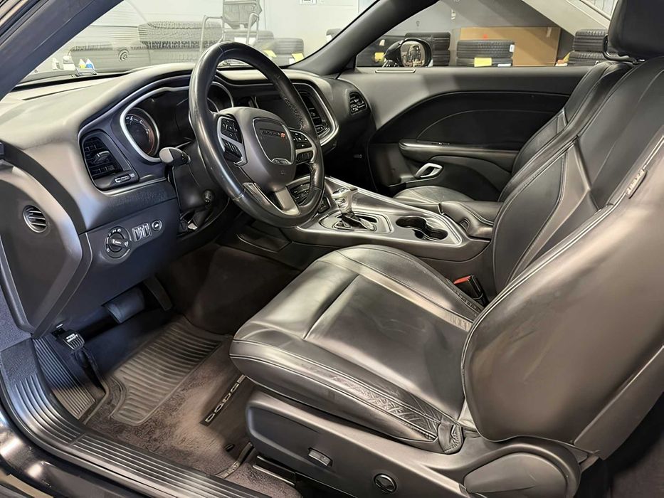 Dodge Challenger      2017