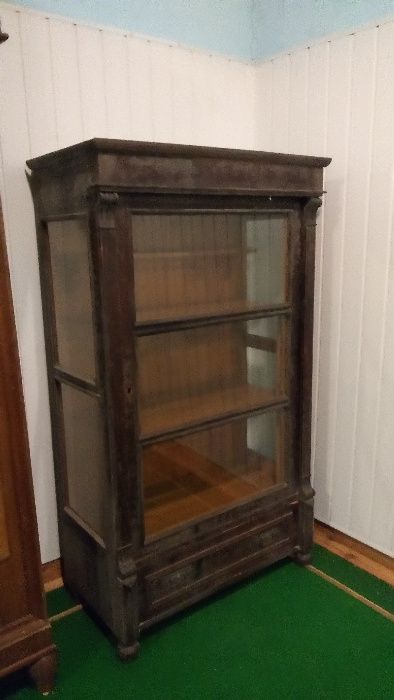 Serwantka stylowa eklektyczna w cenie 1800 zł.