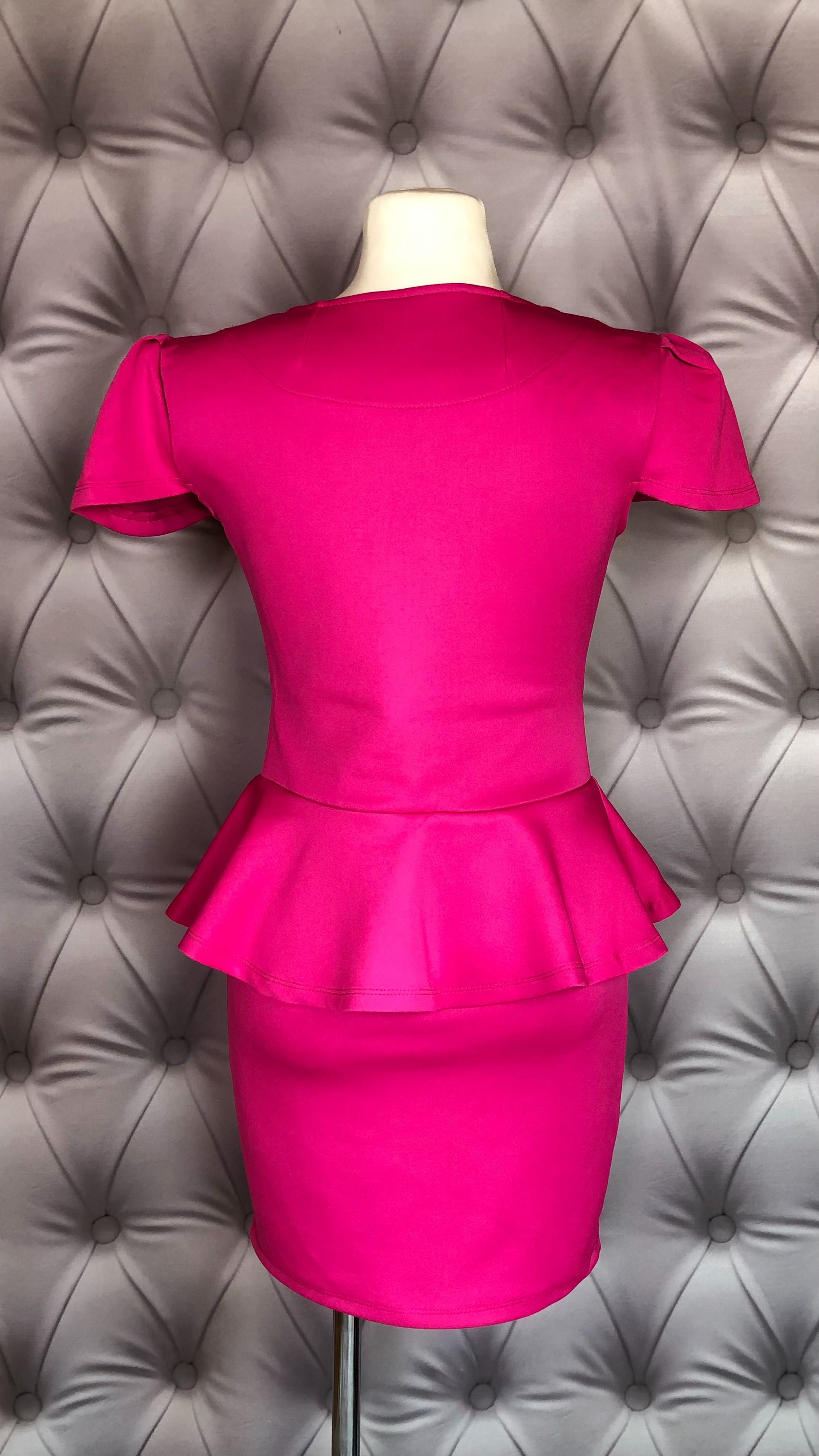 Sukienka różowa z baskinką dekolt ołówkowa mini S/M nowa
