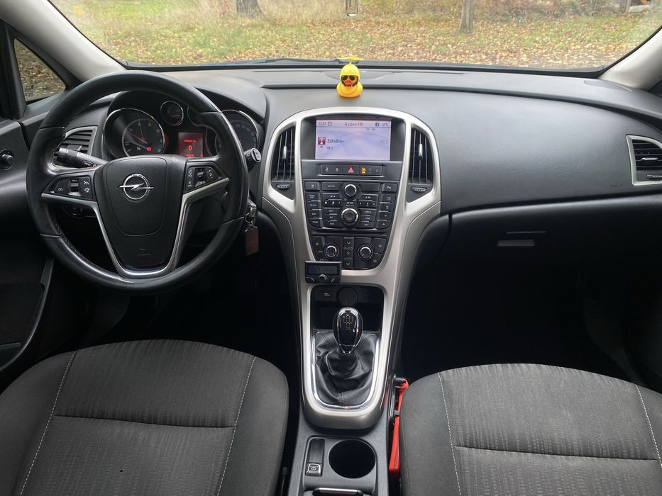 Продаю Opel Astra J 2011 рік