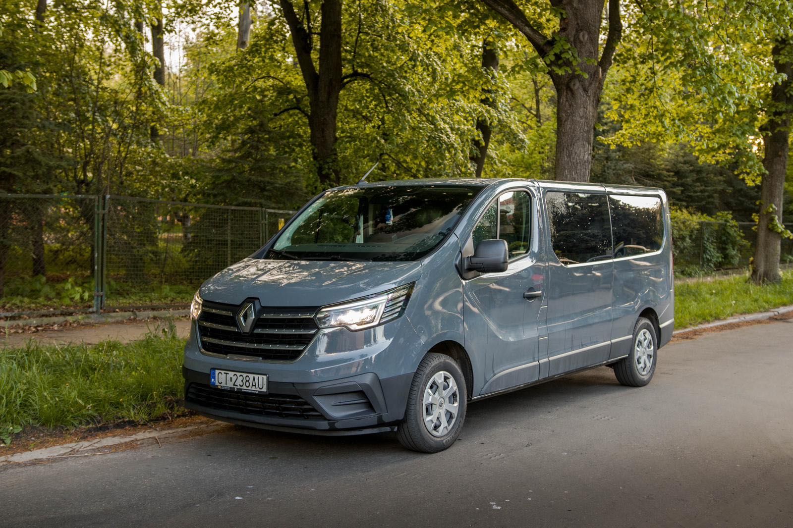 WYNAJEM Busów - 9 os . - BUS Trafic, Custom, ProAce - Świeże samochody