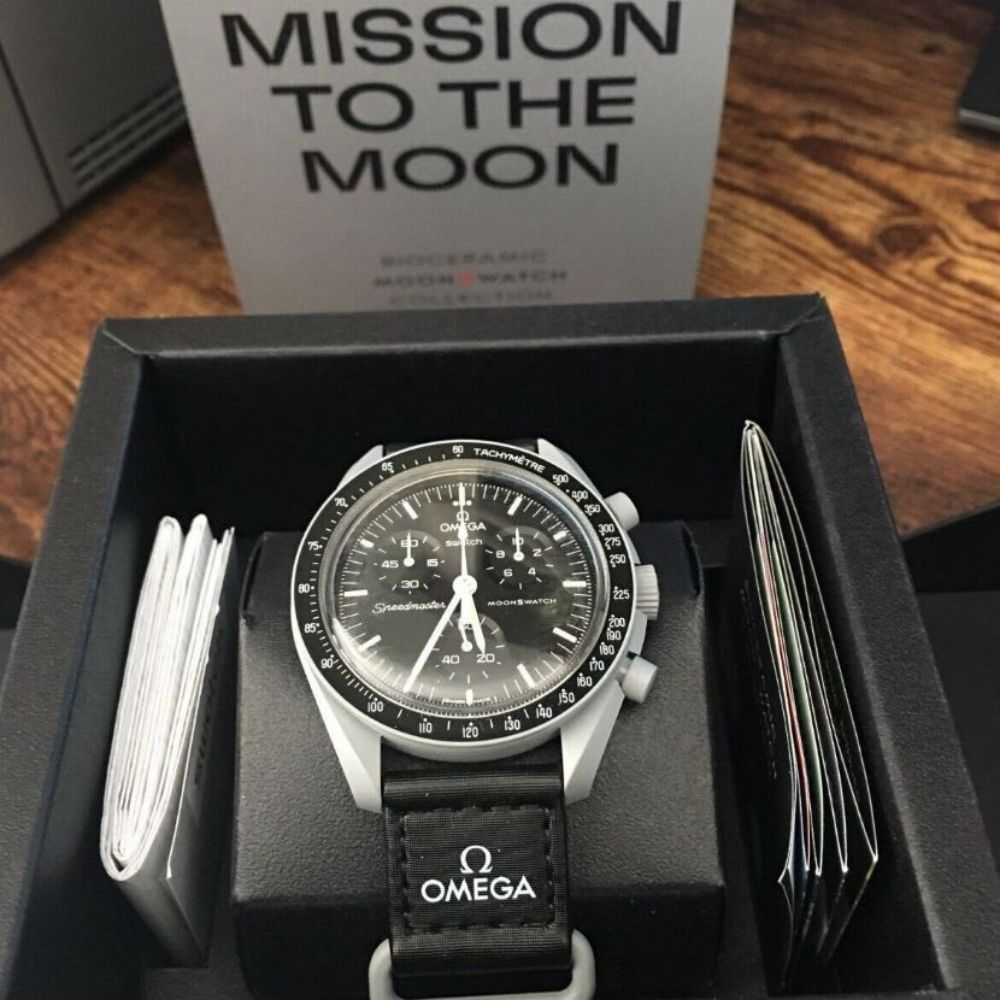 Omega x Swatch SO33M100 Moon - Black Friday -50% Rabatu