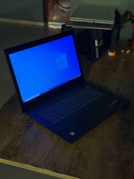 Ноутбук Lenovo i5-7200u 8гб 250Гб SSD