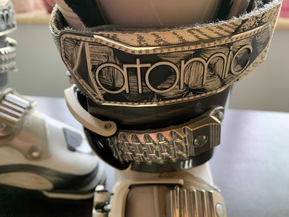 Горнолыжные ботинки Atomic Live Fit 60