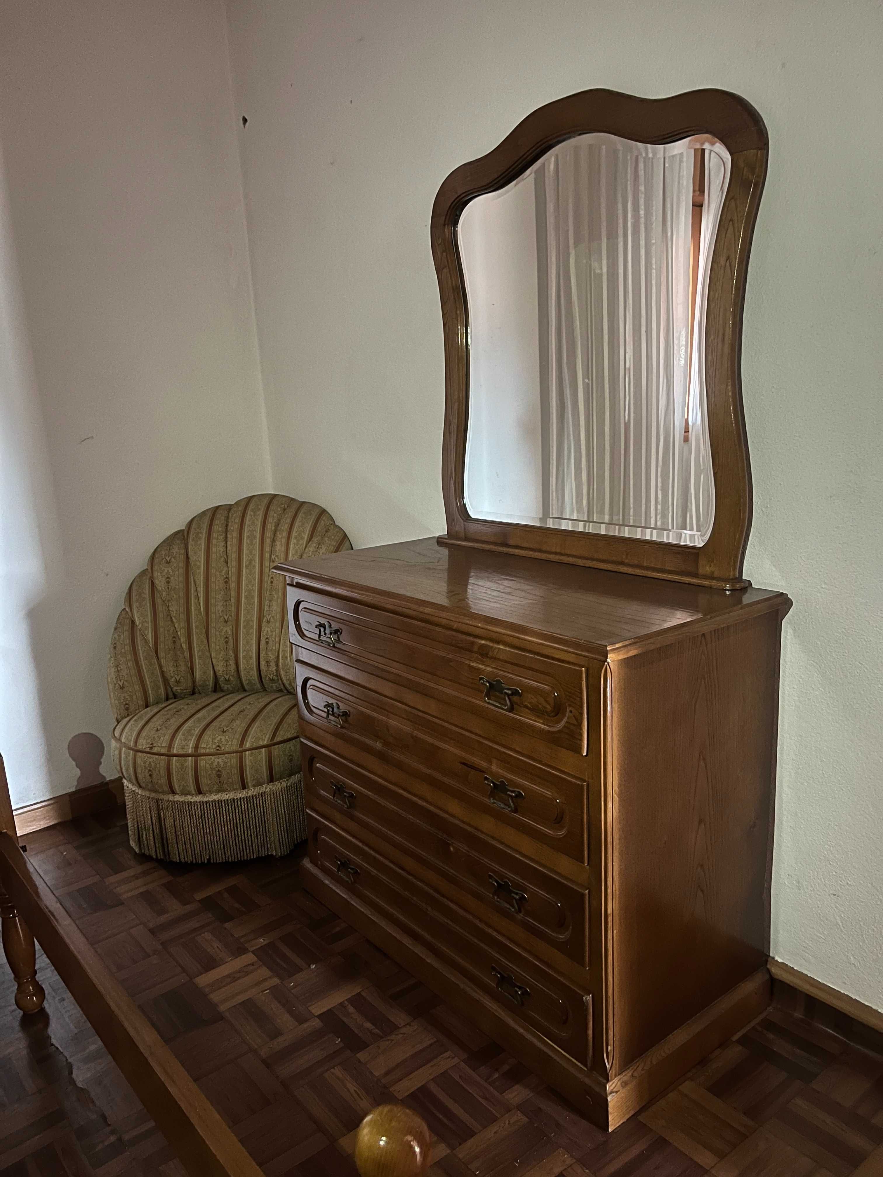Quarto completo em madeira