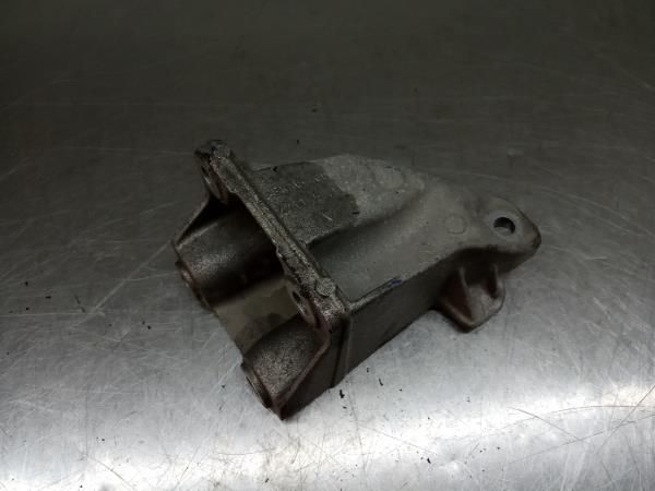 Apoio do motor BMW 1 (F21)