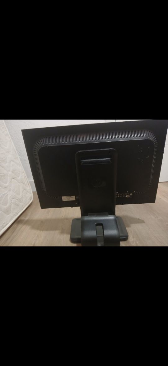 monitor HP Compaq LA2205wg