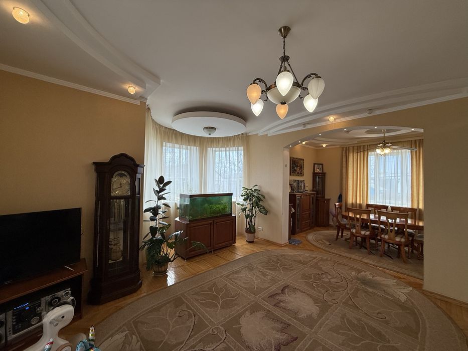 Будинок Слобода заходь та живи