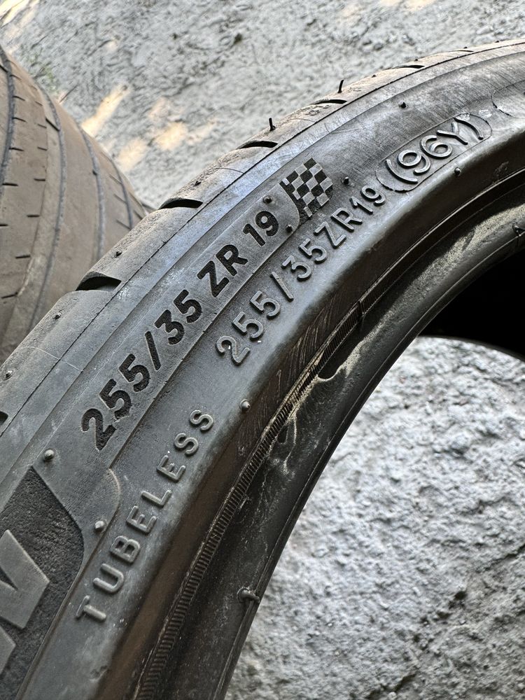 255/35/19 Michelin-4шт